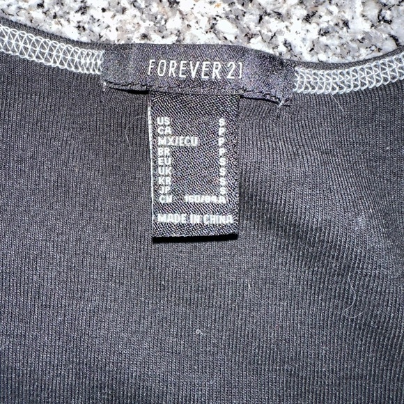 Forever 21 Black and Tan Asymmetrical Tie Front Blouse Size Small - Picture 3 of 3